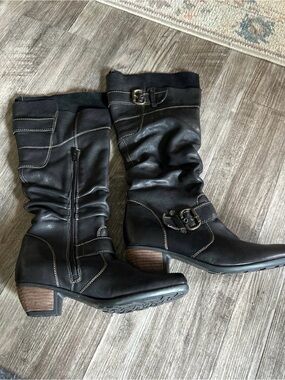 Women's Black Mid-Calf Buckle Heeled Boots